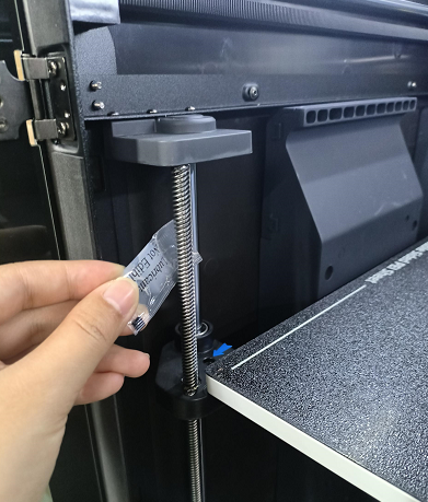 Anycubic Kobra S1 Max – Bakım Önerileri — Adım 3: Kurşun vidayı yağlayın.